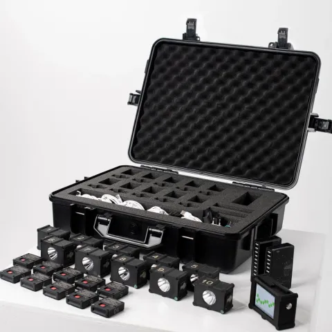 With dynamic light indication of targets